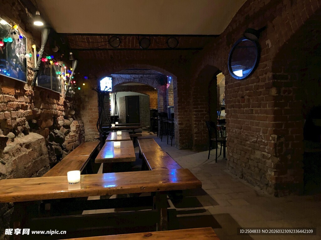 复古风酒吧室内场景