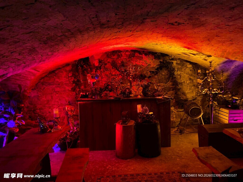 梦幻灯光溶洞场景展示