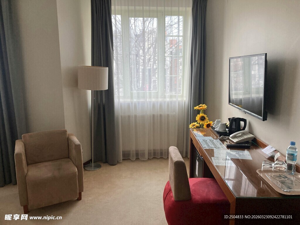 温馨舒适的酒店房间一角