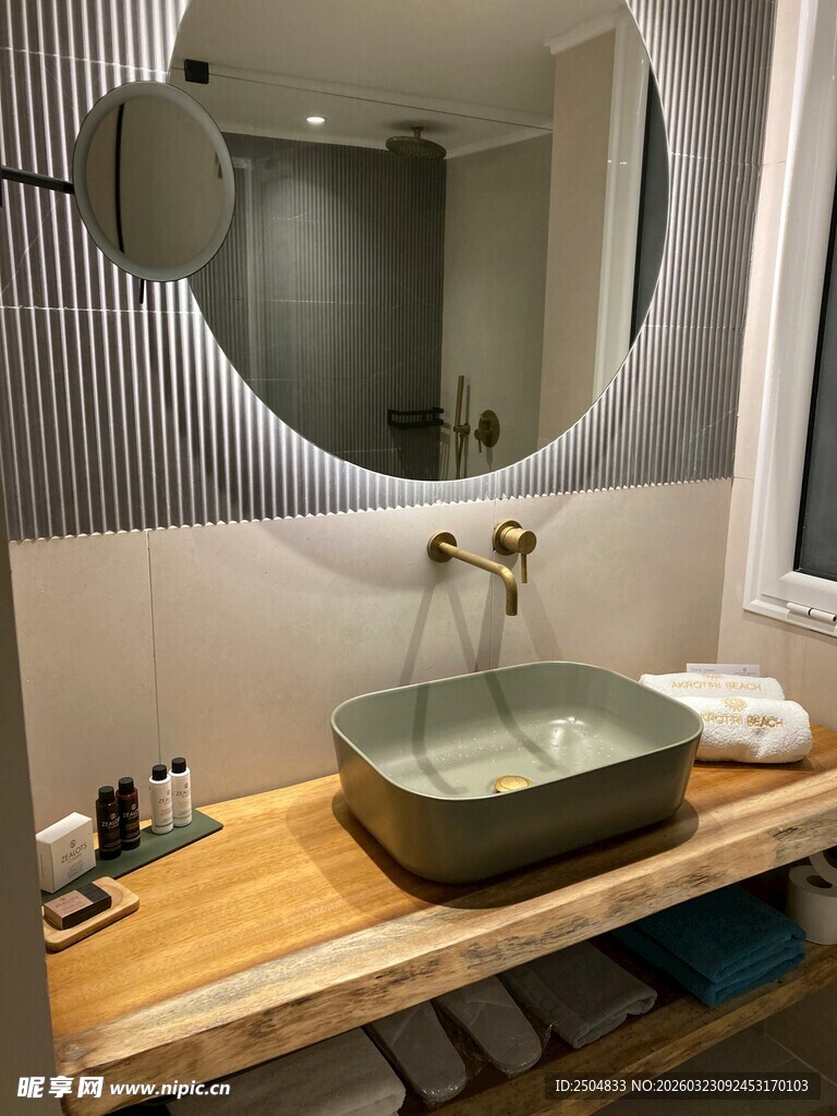 现代简约风浴室洗手台