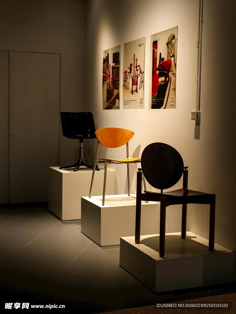 现代简约风格展示的个性椅子