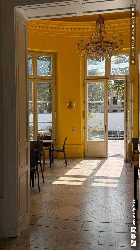 温馨明亮的室内休闲空间