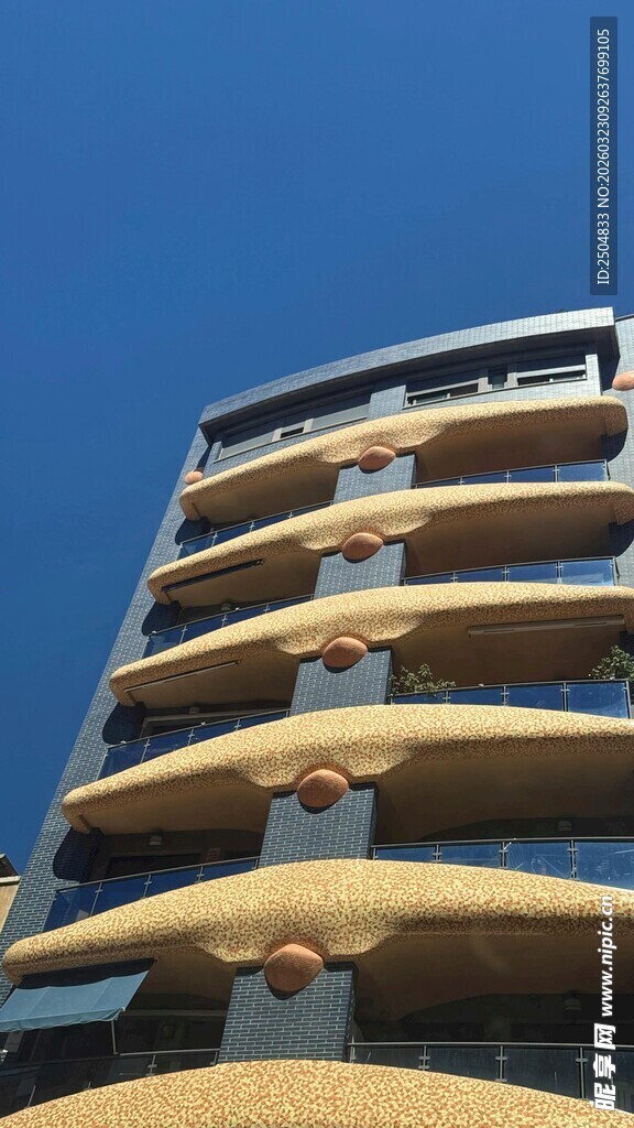 现代弧形建筑外观