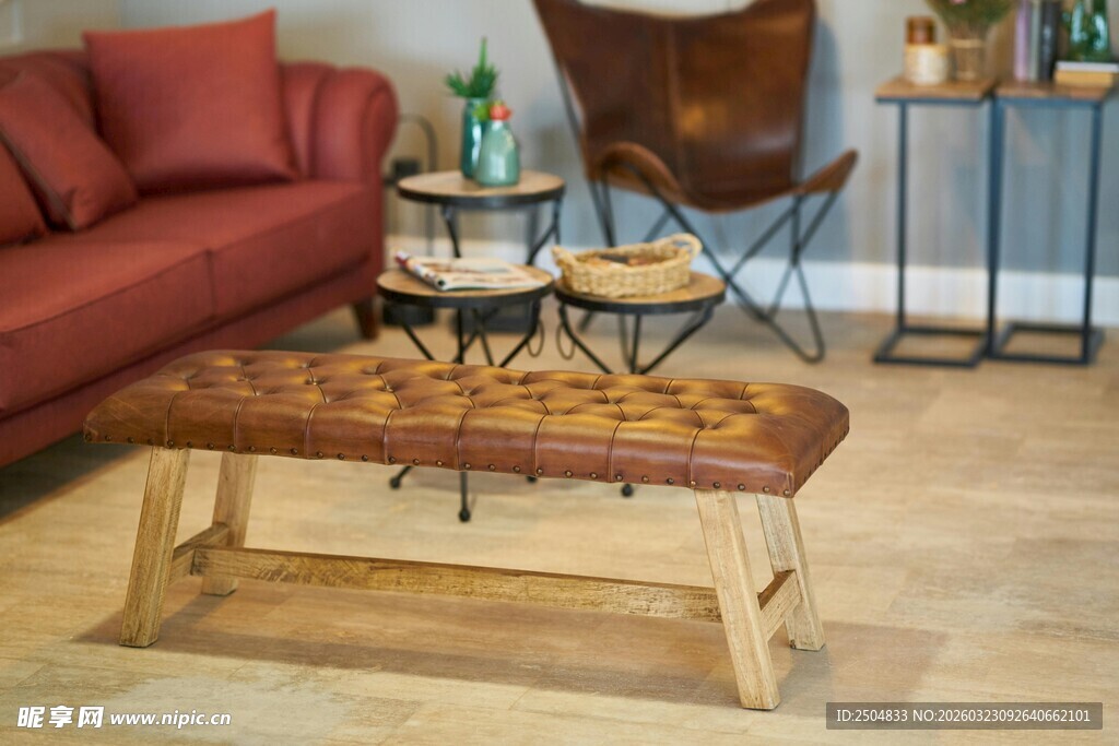 复古客厅木质长凳与沙发