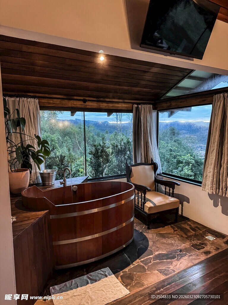 豪华 艇内的舒适休闲空间