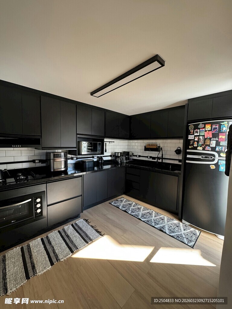 现代简约风格的开放式厨房