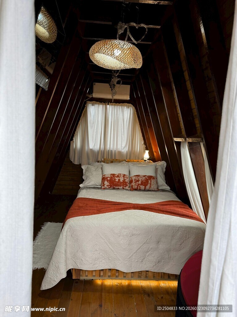 温馨复古风卧室一角