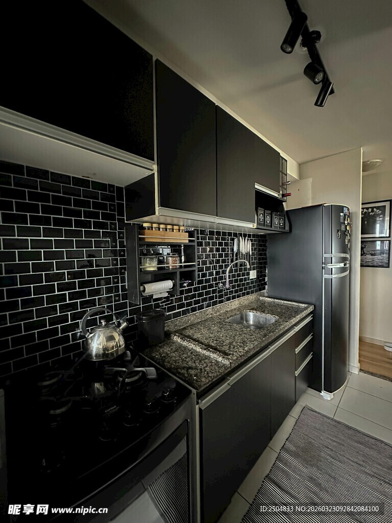 现代时尚黑色系厨房空间
