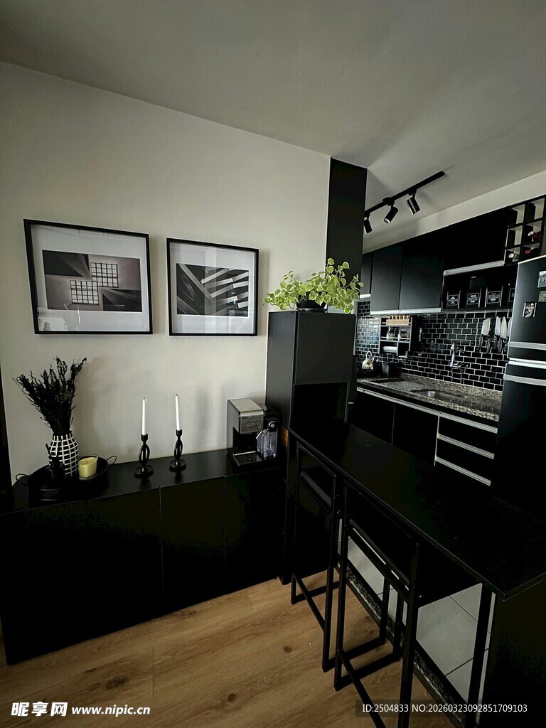 现代简约风厨房吧台设计