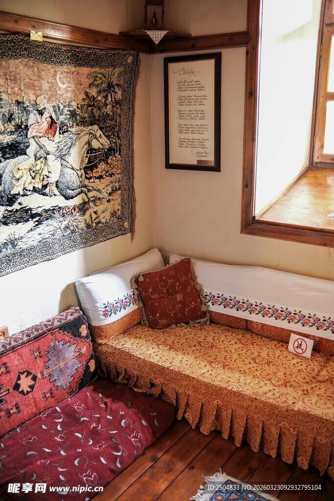 温馨民族风室内休憩角落