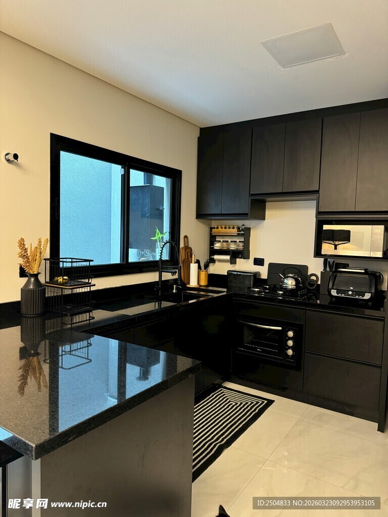 现代风格开放式厨房空间