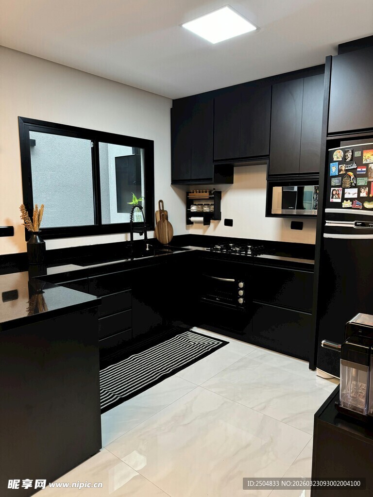 现代简约风格黑色系厨房