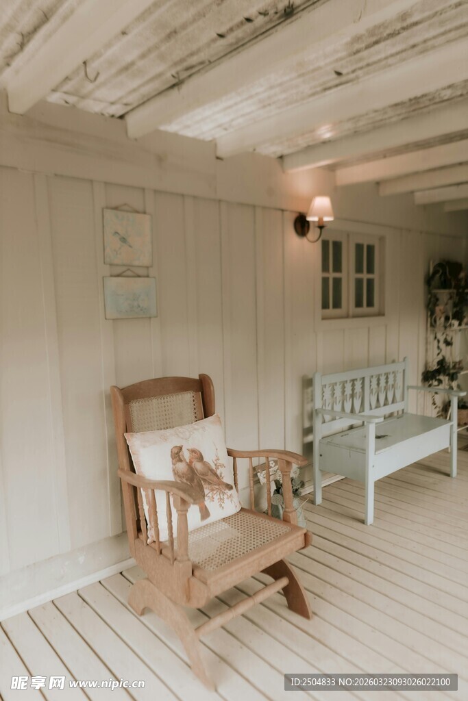 温馨木质风室内休闲角落