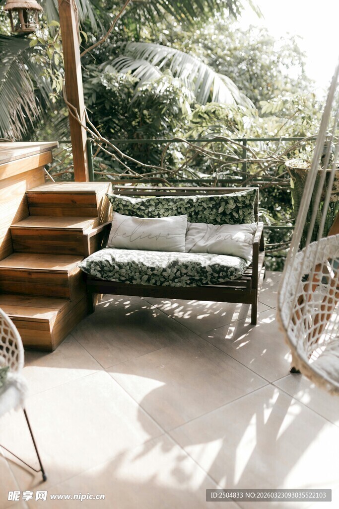 户外休闲露台舒适角落
