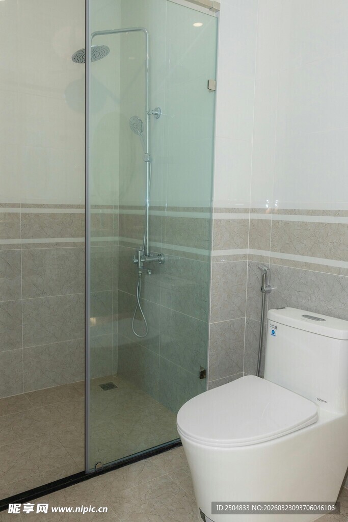 现代简约风格独立卫浴间