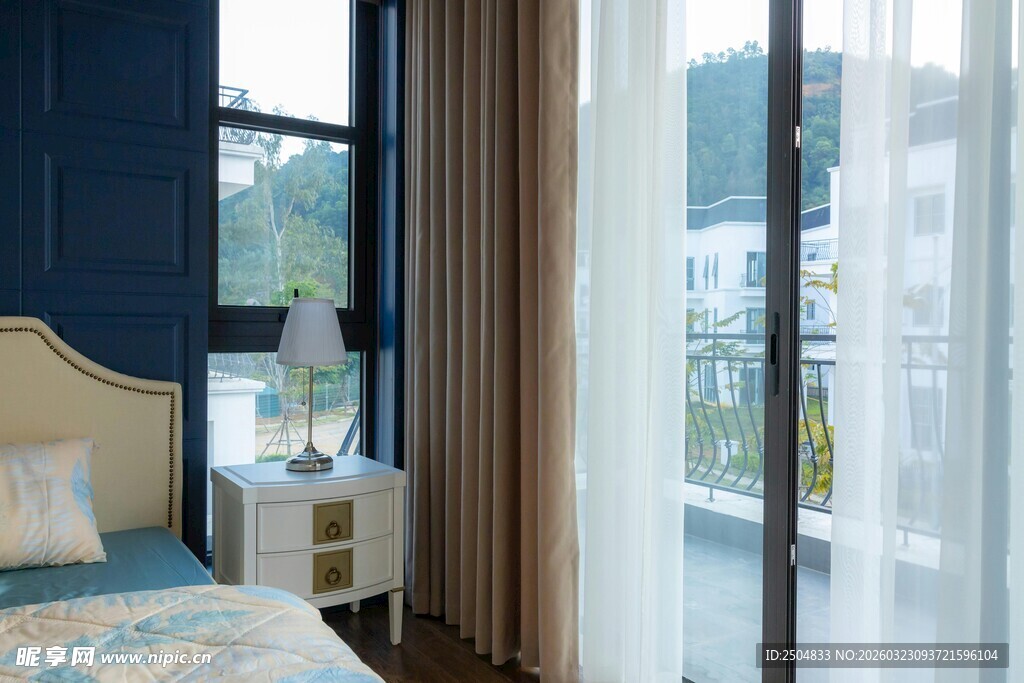 卧室窗边景致
