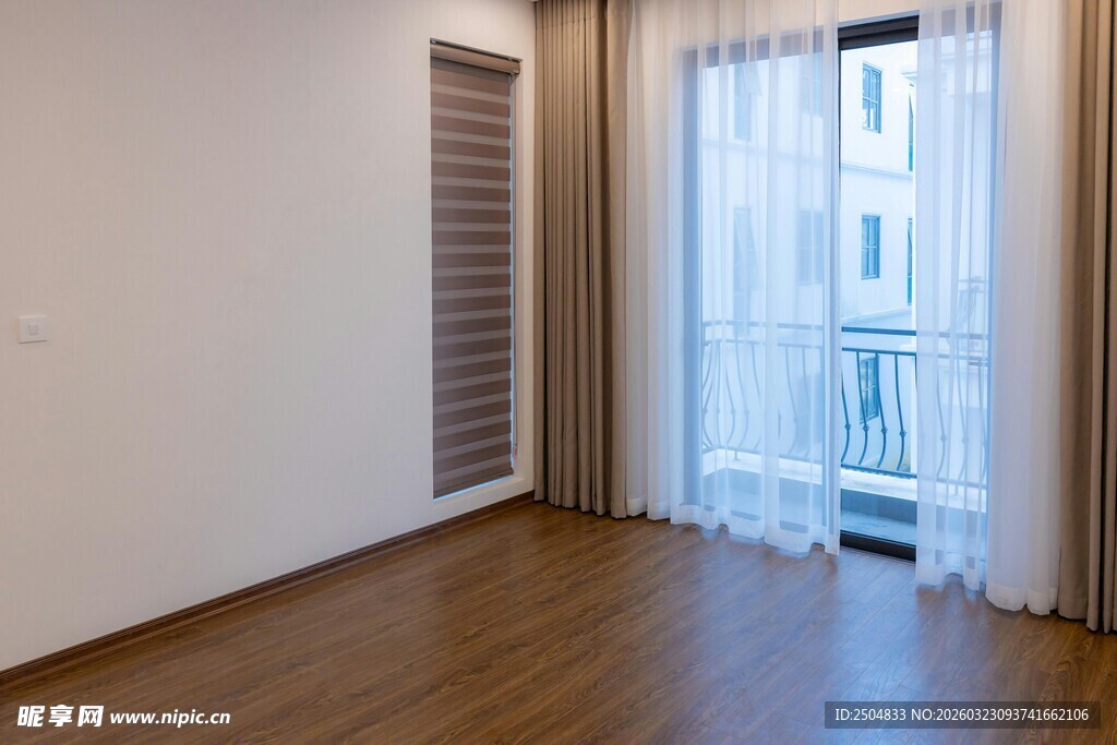 简约空房间 木质地板与窗帘