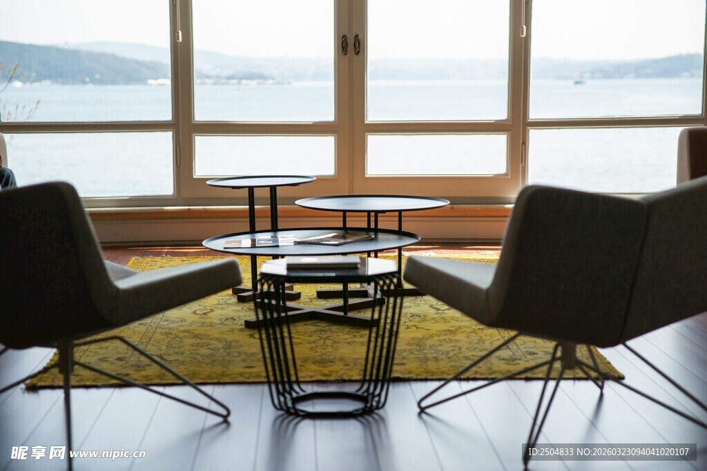 现代简约风客厅窗边座椅