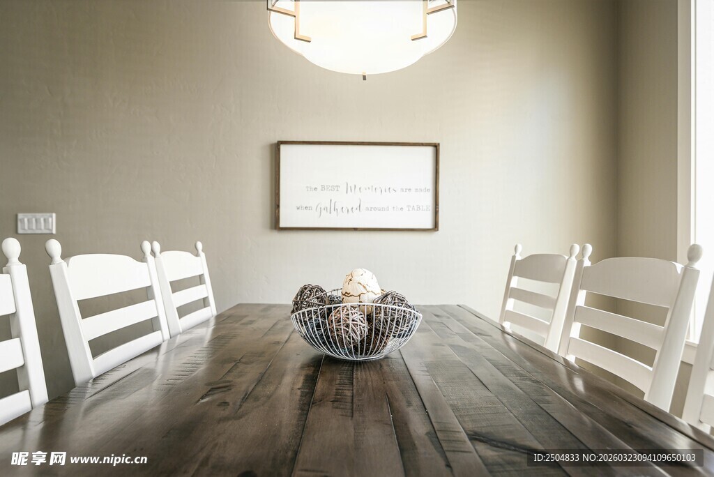 简约现代风格的餐厅布置