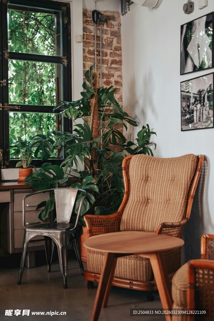 复古风室内的舒适休闲座椅
