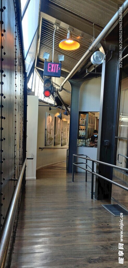 复古风格室内走廊空间