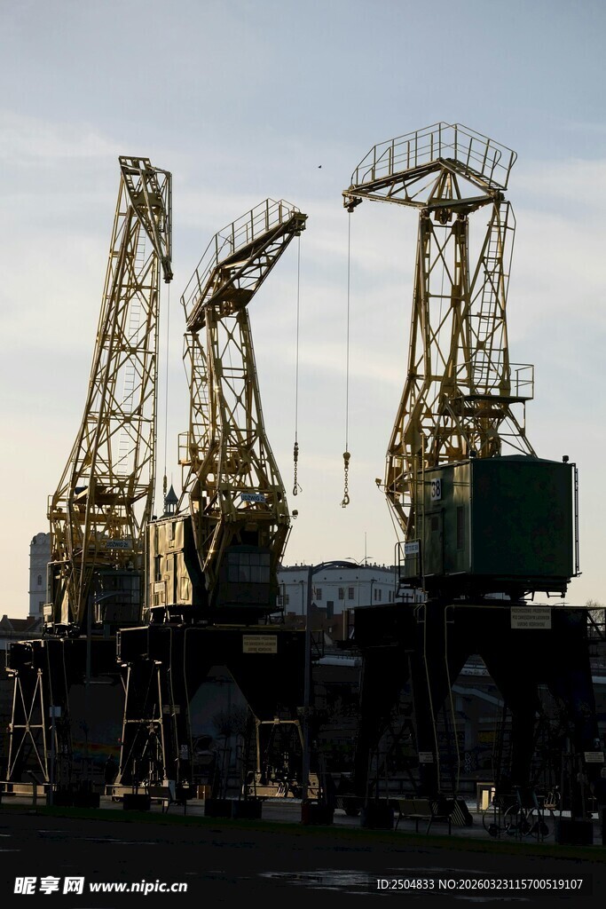 港口起重机 工业作业场景