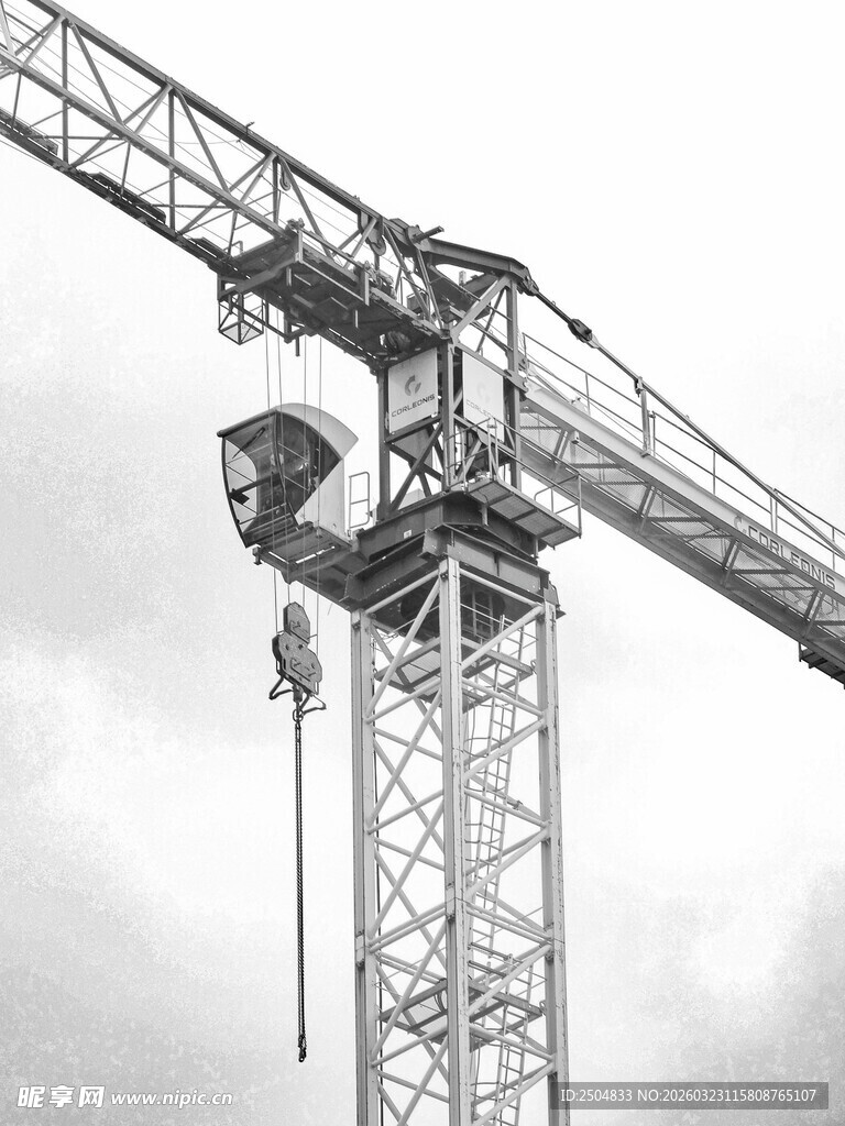 塔式起重机高空作业场景