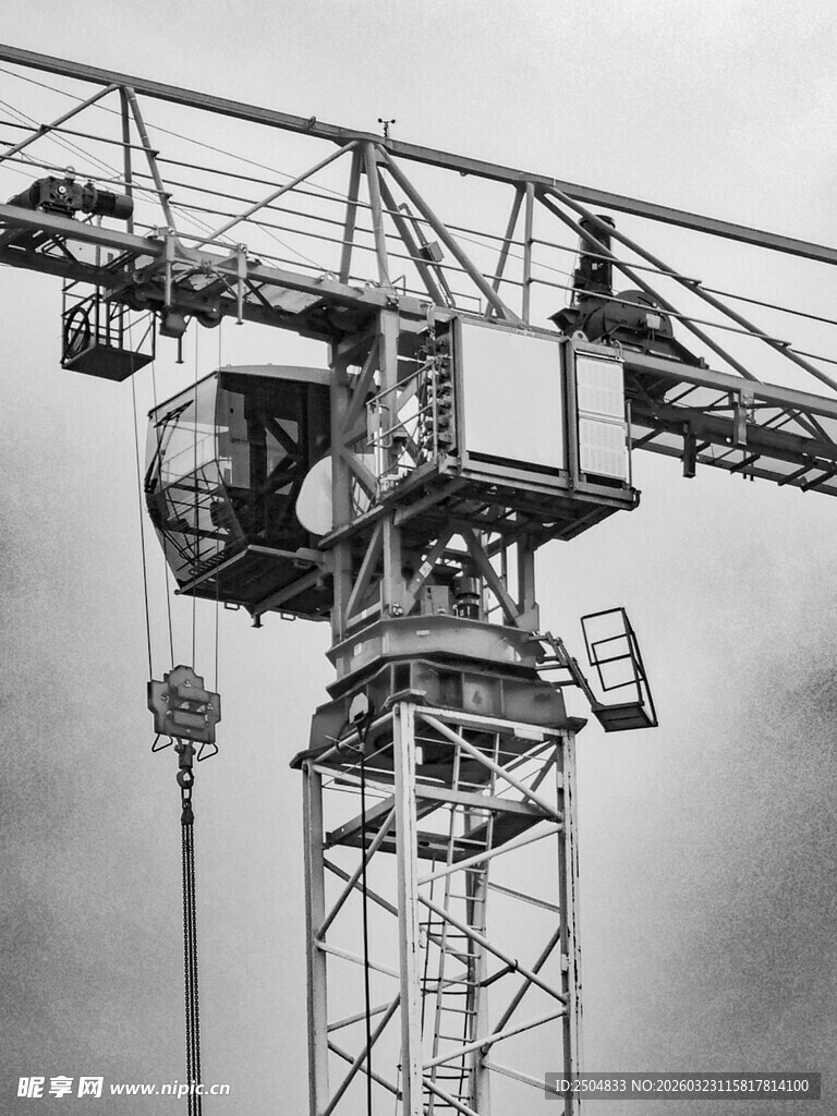 塔式起重机高空作业场景
