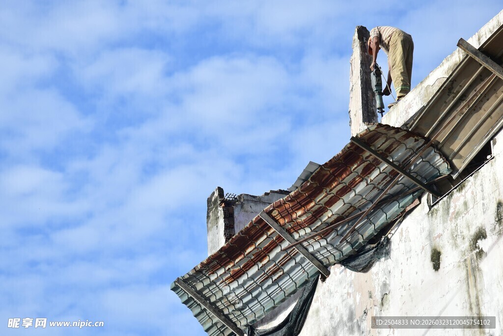 中式古建筑屋檐一角