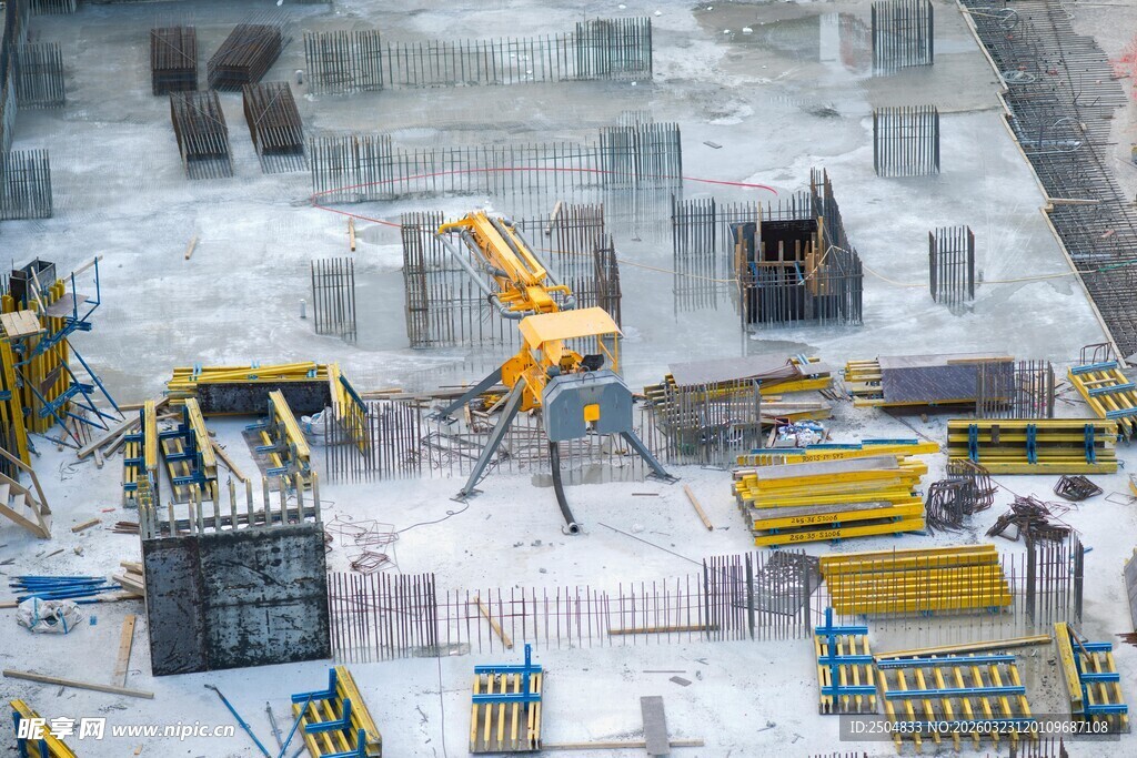 城市建筑工地上的多彩景象