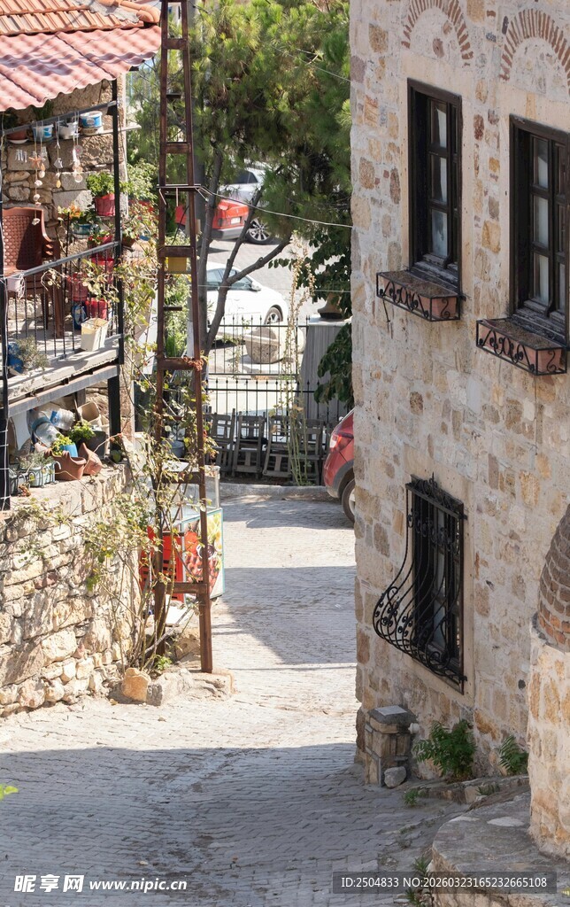 古老小巷的静谧街景