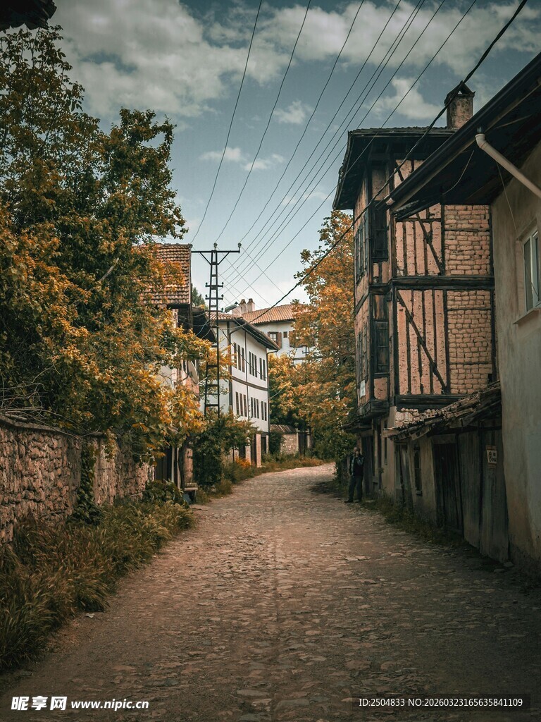 宁静古朴的乡村小巷