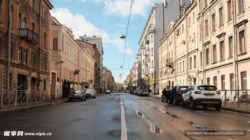  洲城市街道雨后景象