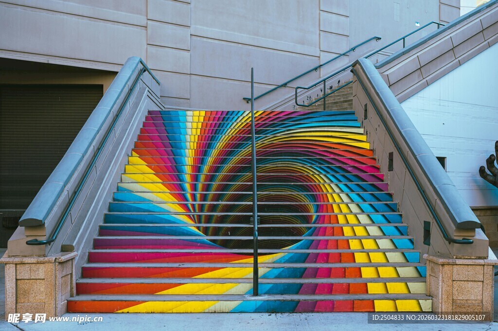 彩色螺旋楼梯艺术景观