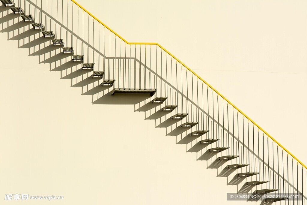 户外金属楼梯特写