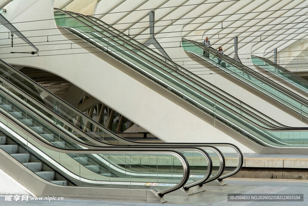 现代风格自动扶梯内部