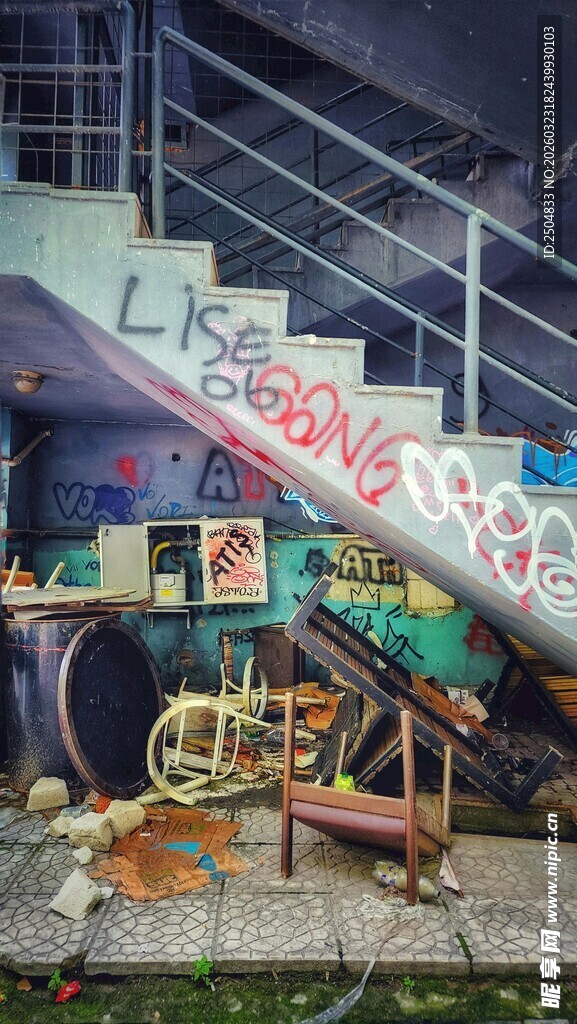 废弃 乐场的斑驳景象