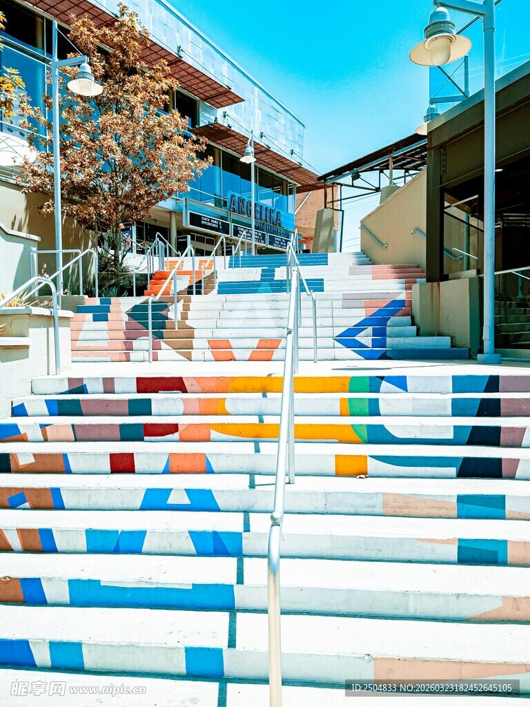 彩色涂鸦楼梯 艺术风景线