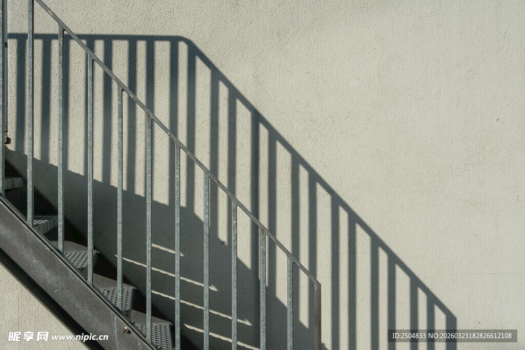 金属栏杆楼梯特写