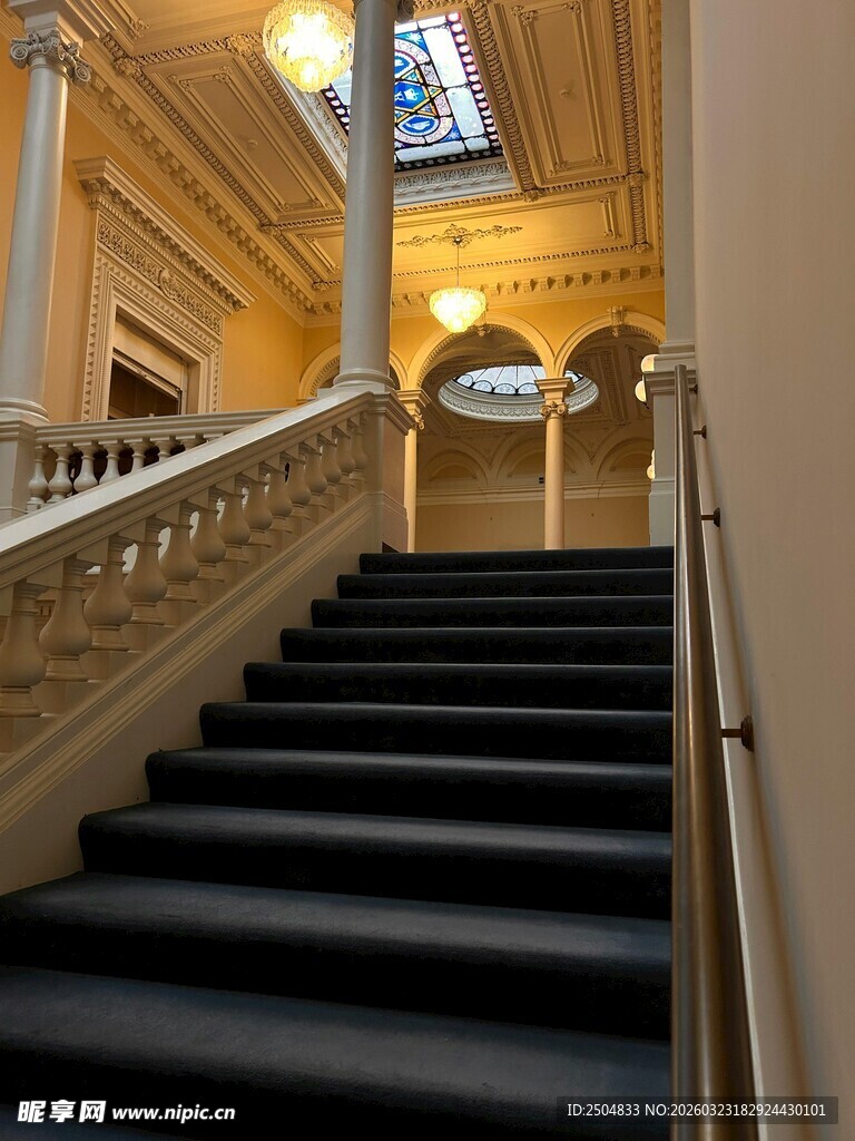 豪华复古风格室内楼梯