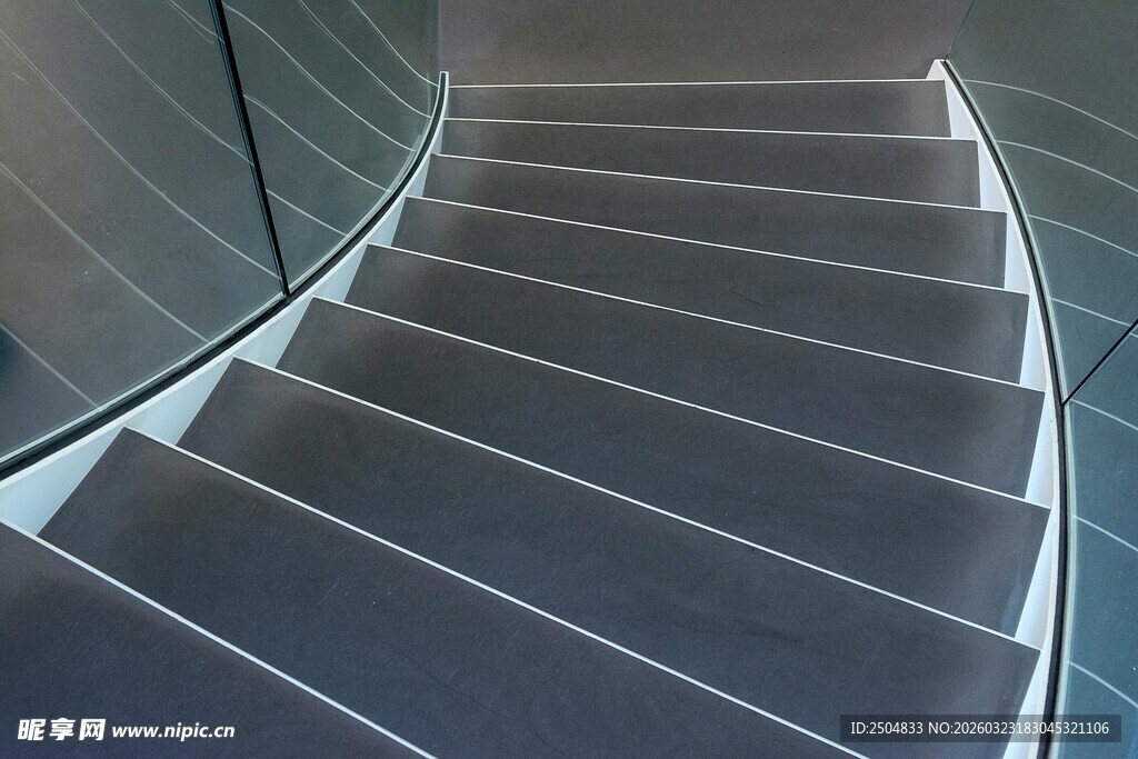 现代简约风格螺旋楼梯