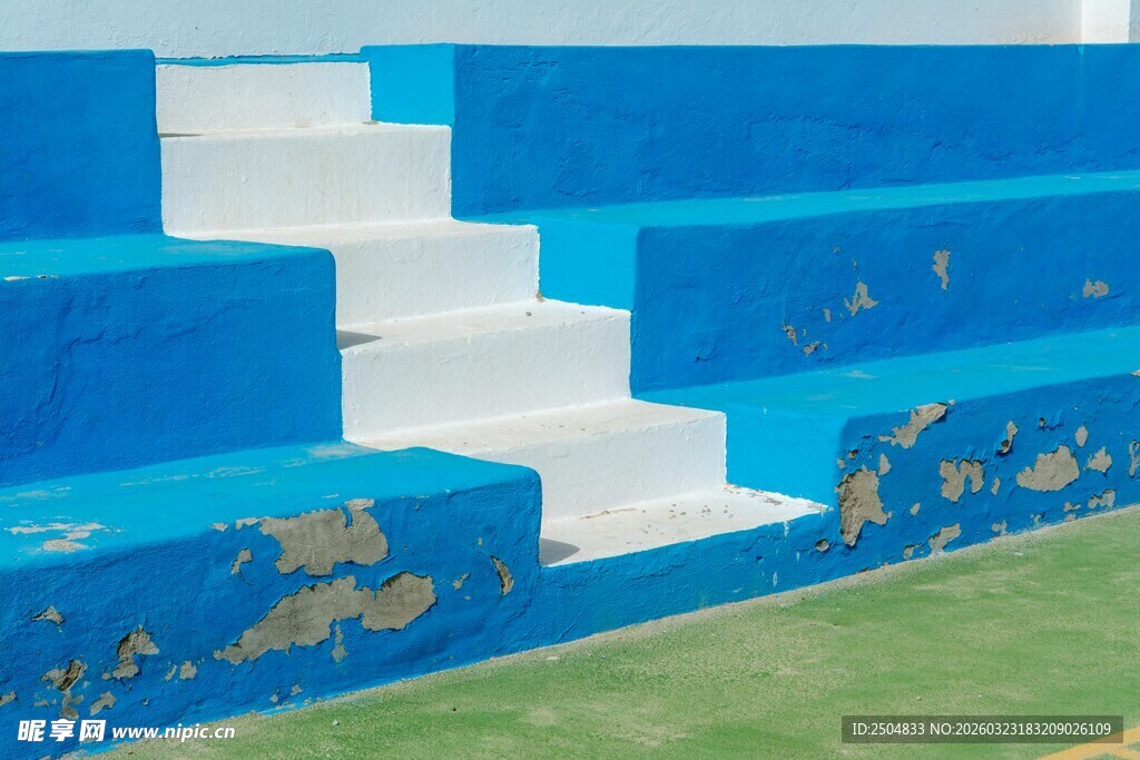 蓝色斑驳阶梯景观