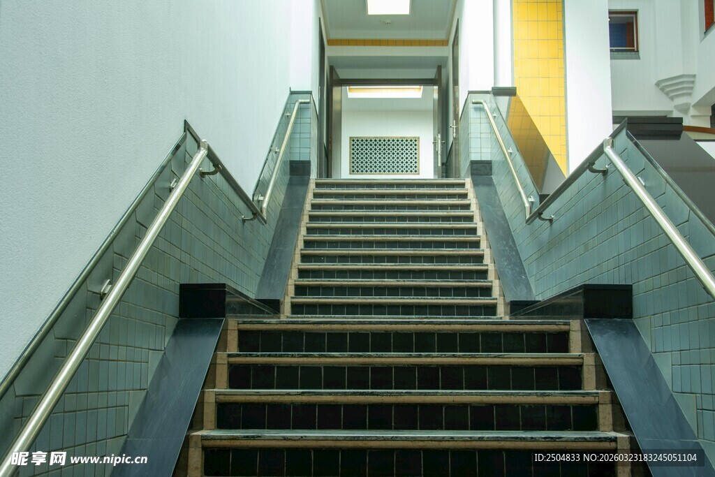 现代简约风格室内楼梯