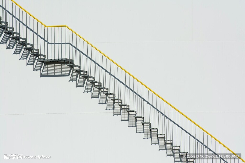 户外金属旋转楼梯