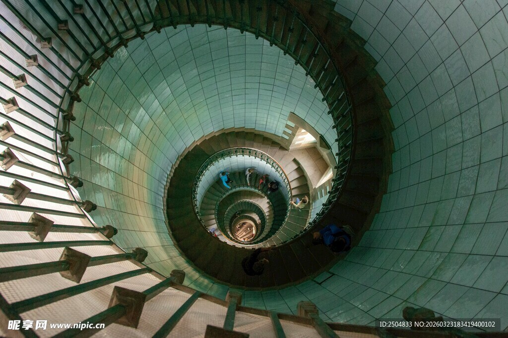 螺旋楼梯的独特视觉景观