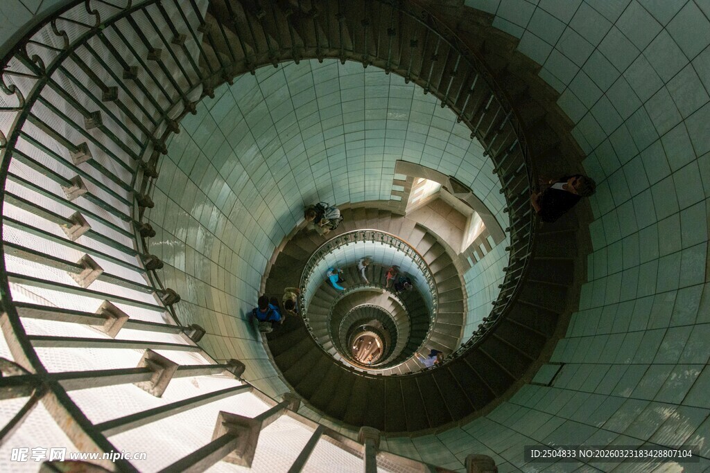 螺旋楼梯的独特视觉景观