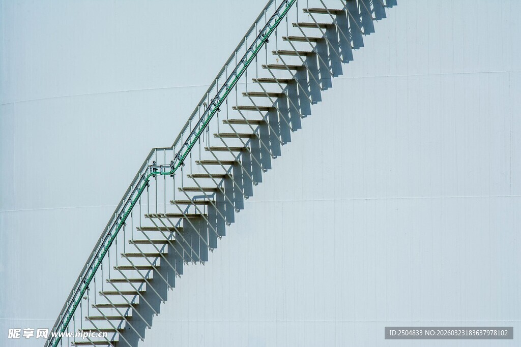 弧形楼梯向上延伸