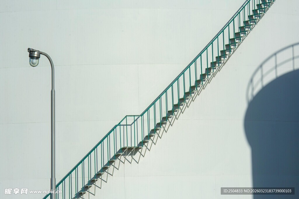 绿色户外金属楼梯景观