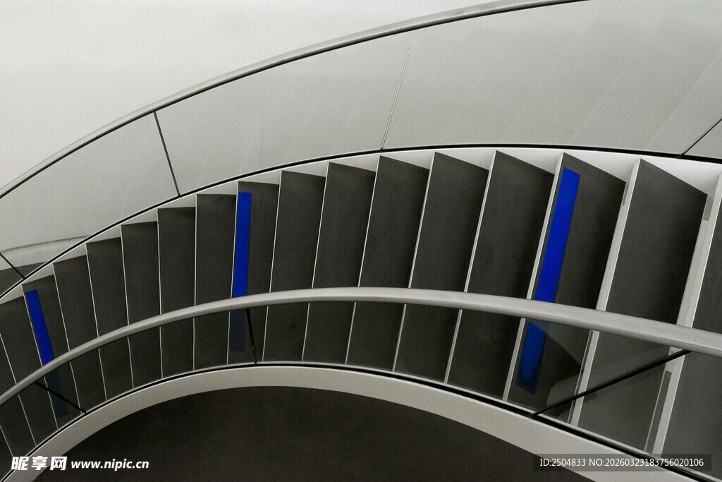 现代弧形金属楼梯设计