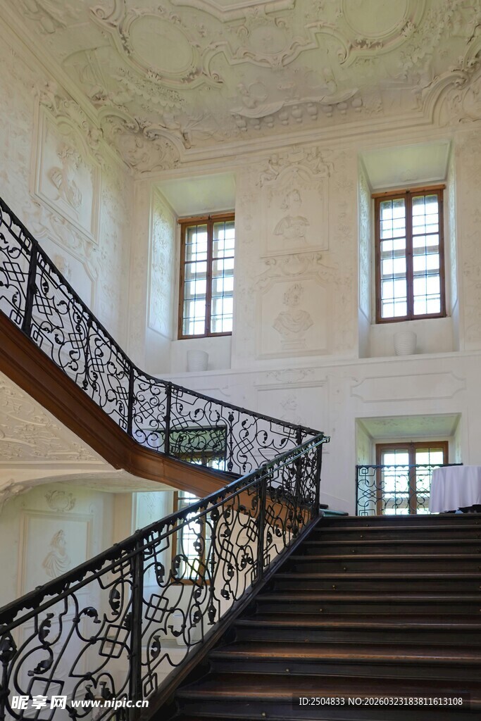 复古铁艺楼梯室内空间